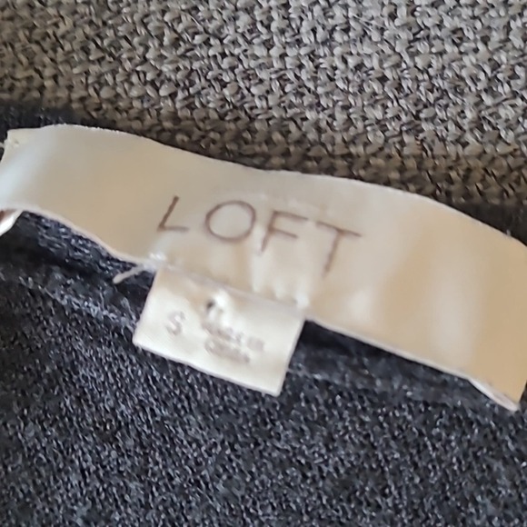Loft Charcoal Grey Wrap Front V Neck Lightweight Pullover Sweater. Size Small - Picture 2 of 4